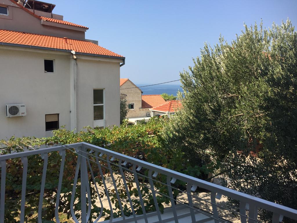 Apartments Bilic Nemira Omis Exterior photo